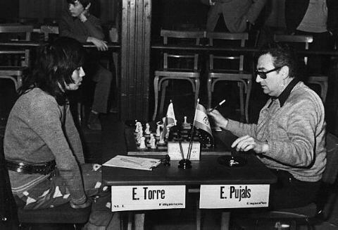 1973. L'olotí Pujals jugant contra el MI filipí E.Torre